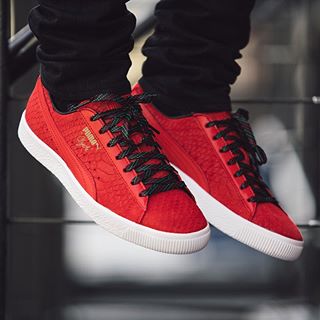 A luxurious take on an iconic sneaker.
Like a Rolls Royce with whitewalls, the @Puma #Clyde Luxe embodies the sophistication and swagger of Walt "Clyde" Frasier.