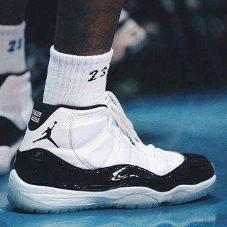 (Swipe) Tinker Hatfield designed the AJ11 and AJ3, but which of the two is the BEST of all-time?
#NiceKicks